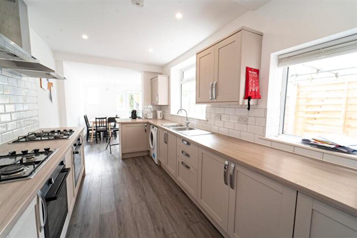 6 Bedroom House To Rent In Lawson Road, Southsea, PO5