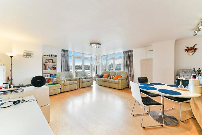 2 Bedroom Flat To Rent In Westferry Road, Docklands, London, E14