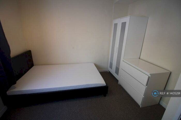 5 Bedroom Semi-Detached House To Rent In Founder Close, Coventry, CV4