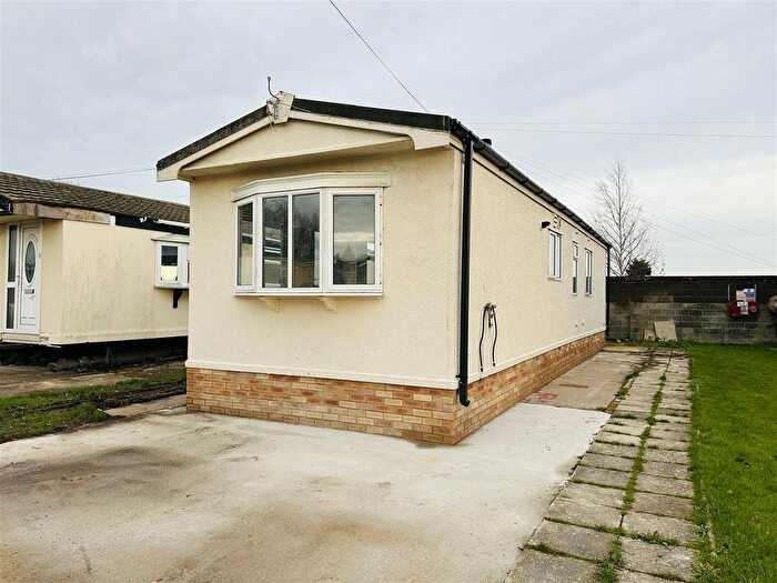 2 Bedroom Park Home For Sale In Greenacres Mobile Home Park, Flaxley Road, Selby, YO8