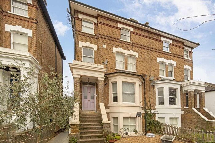 1 Bedroom Flat To Rent In Cambridge Road, Teddington, TW11