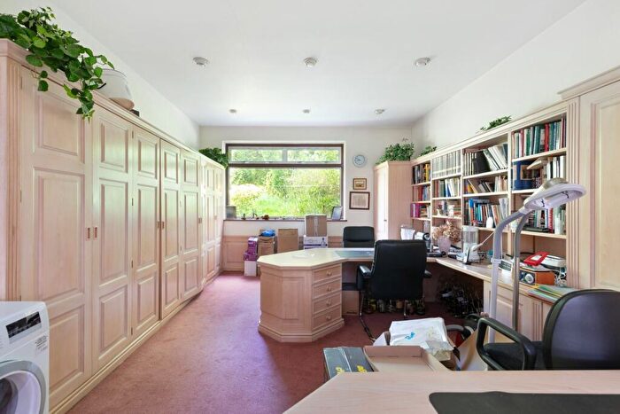 5 Bedroom Detached House For Sale In Valencia Road, Stanmore, HA7