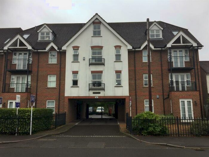 2 Bedroom Flat To Rent In Flat, Haverstock Place, Romford, RM2