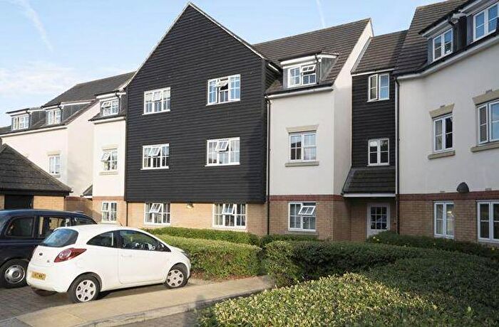 2 Bedroom Apartment To Rent In Retreat Way, Chigwell, Essex, IG7