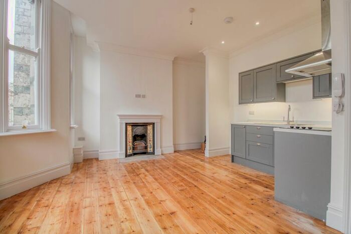 1 Bedroom Flat To Rent In High Street, Southampton, SO14