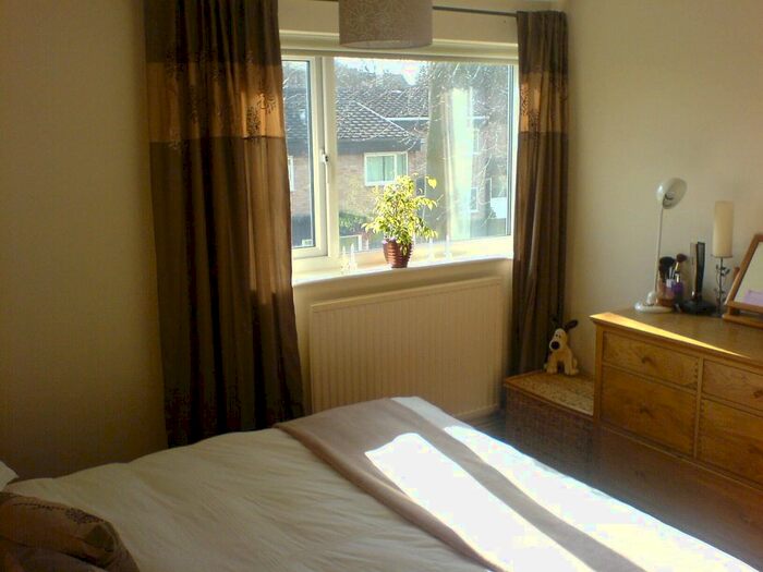 2 Bedroom Flat To Rent In West Hill Avenue, Leeds LS7