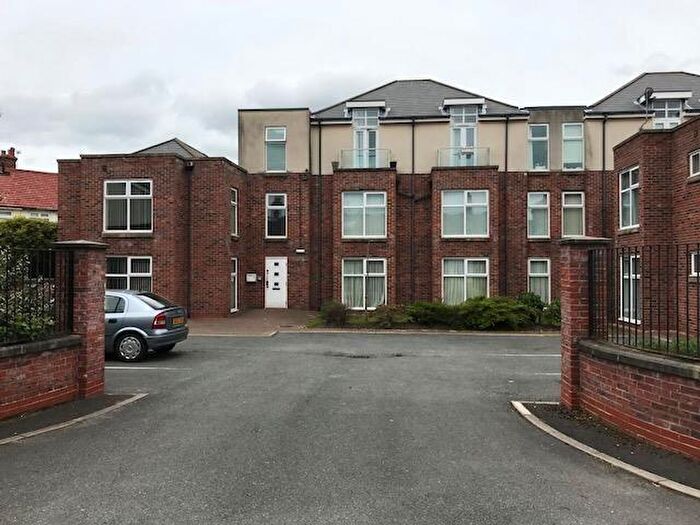 2 Bedroom Flat To Rent In Ground Floor Flat, Back Mersey View, L22