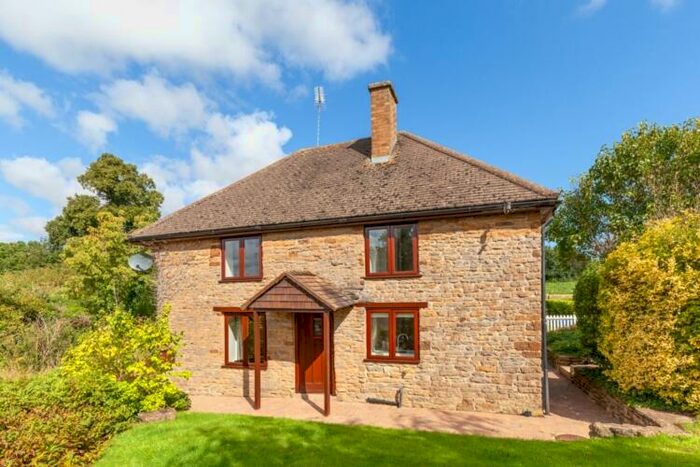 3 Bedroom Cottage To Rent In Lower Tadmarton, OX15