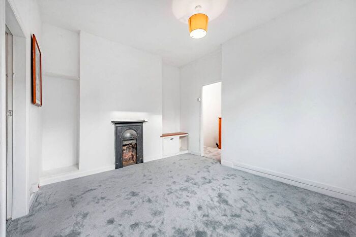 2 Bedroom Maisonette To Rent In Pevensey Road, Tooting, London, SW17