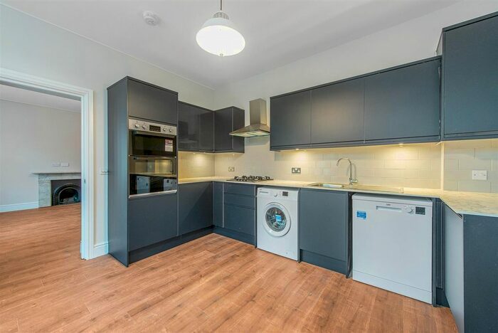 3 Bedroom Flat To Rent In Stapleton Hall Road, London, N4