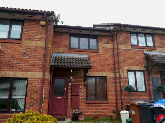 2 Bedroom Property To Rent In Tudor Close, Hatfield, AL10