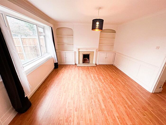 2 Bedroom Flat To Rent In Connaught Avenue, London, E4