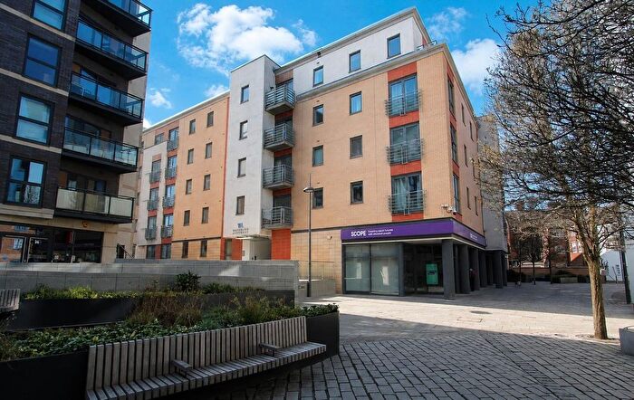 2 Bedroom Flat To Rent In Waterloo Apartments, Leeds, LS10