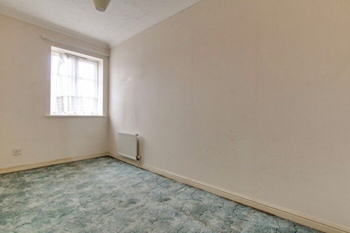 2 Bedroom Semi-Detached House For Sale In Stewart Place, Wickford, SS12
