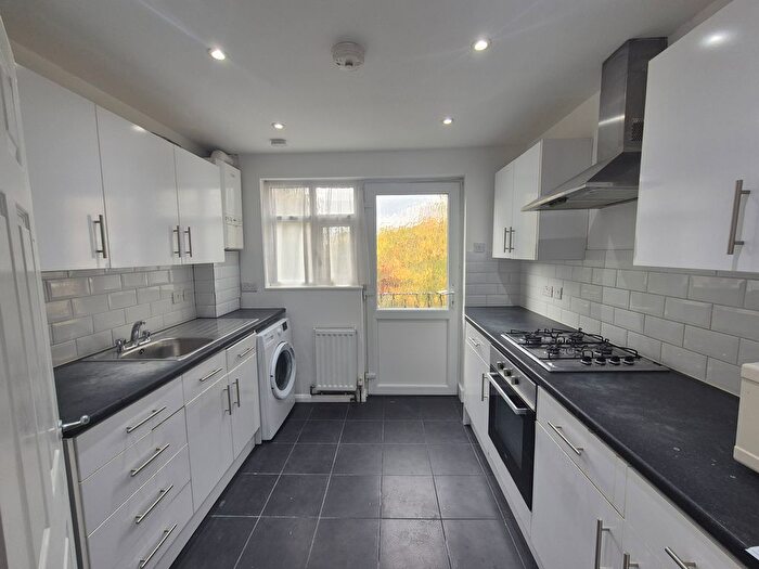 2 Bedroom Flat To Rent In Finchley Road, London, NW11