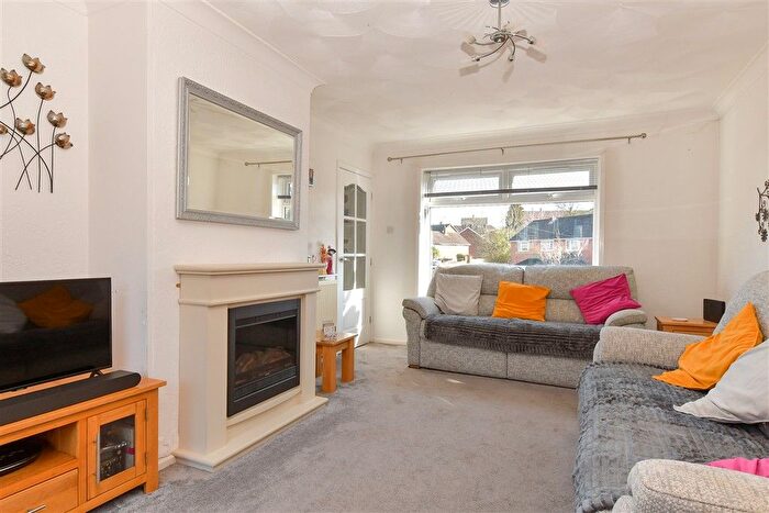 3 Bedroom End Of Terrace House For Sale In Albatross Avenue, Strood, Rochester, Kent, ME2