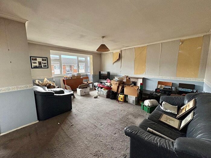 2 Bedroom Maisonette For Sale In West End Lane, Harlington, Hayes, UB3
