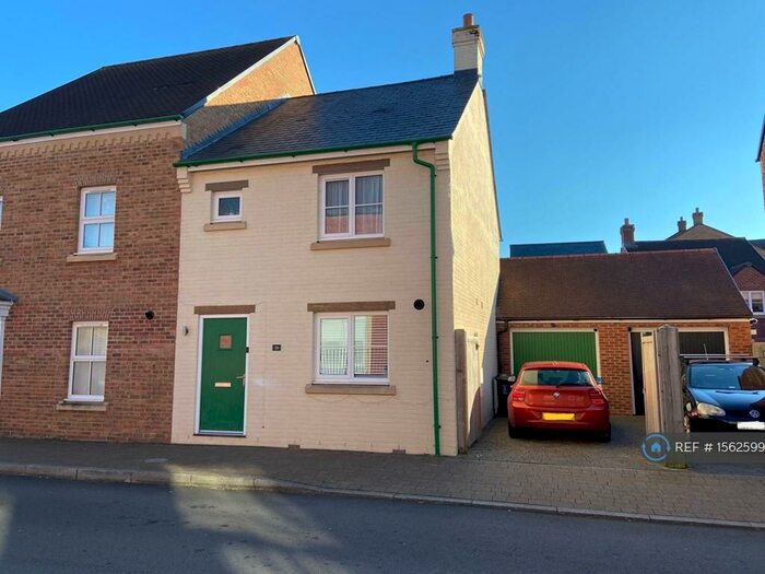 3 Bedroom Semi-Detached House To Rent In Staldon Road, Swindon, SN1