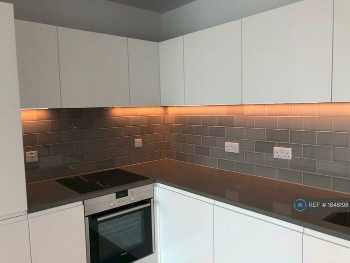 2 Bedroom Flat To Rent In Cable Street, London, E16