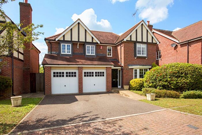 5 Bedroom Detached House To Rent In Eaves Close, Addlestone, KT15