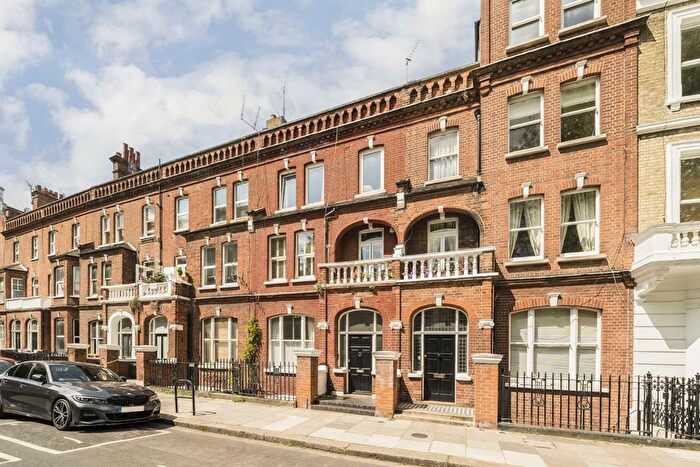 1 Bedroom Flat To Rent In Barons Court Road, Barons Court, W14