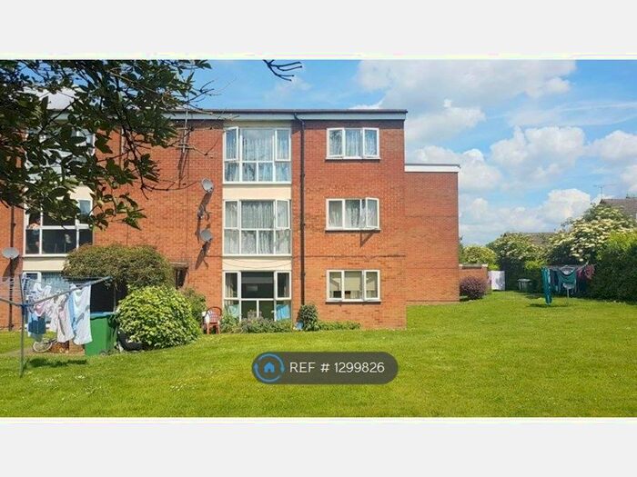 2 Bedroom Flat To Rent In Linden Lea, Watford WD25