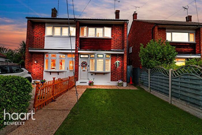 2 Bedroom Semi Detached House For Sale In Central Avenue, Benfleet, SS7
