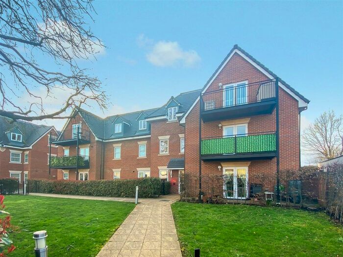 1 Bedroom Flat To Rent In Molesey Road, Hersham, Walton-On-Thames, KT12