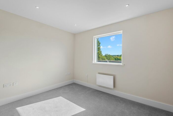 1 Bedroom Flat For Sale In Church Street, Epsom, KT17