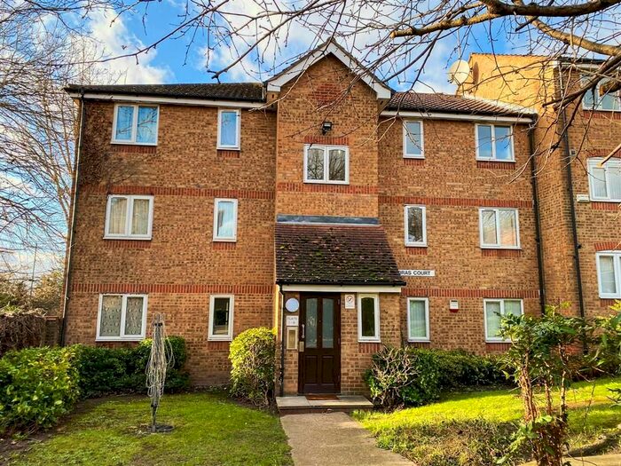 Houses for sale & to rent in RM19 1QD, London Road, West Thurrock And