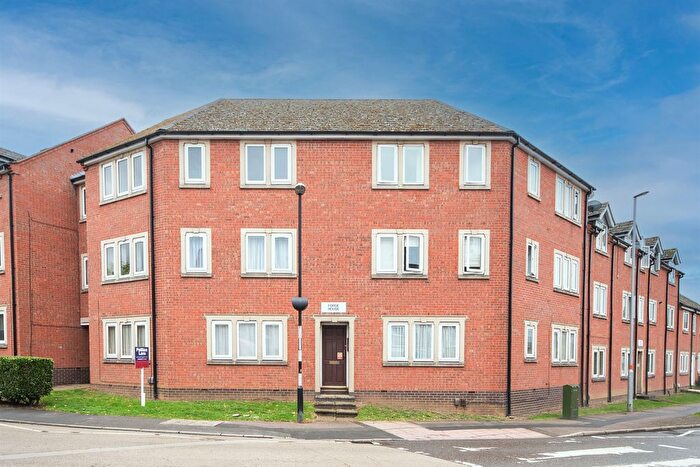 2 Bedroom Flat To Rent In High Street, Kettering, NN14