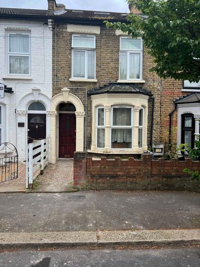 Studio To Rent In Belmont Park Road, London, E10