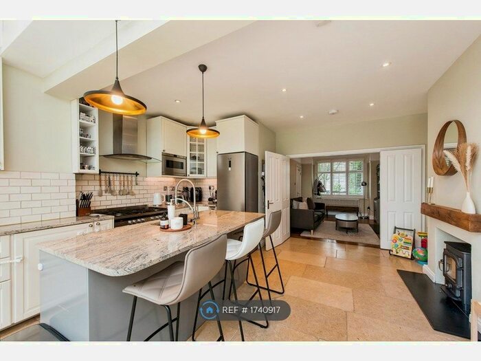 3 Bedroom Terraced House To Rent In Manor Grove, Richmond, TW9