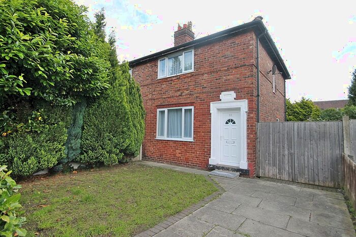 3 Bedroom Semi-Detached House To Rent In Yardley Avenue, Warrington, WA5