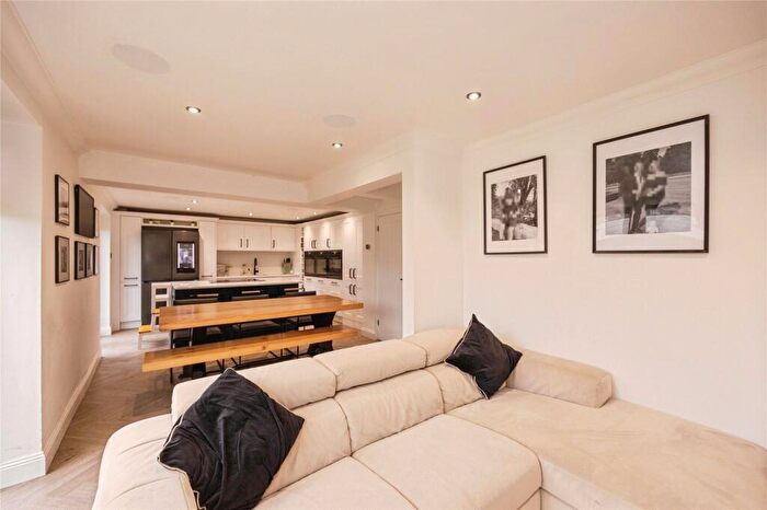 3 Bedroom End Of Terrace House For Sale In Adhurst Road, Havant, Hampshire, PO9