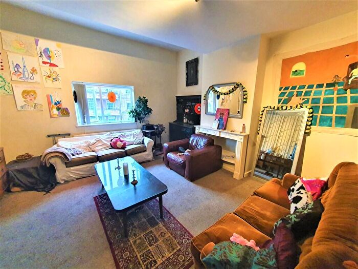 3 Bedroom Apartment To Rent In Wilmslow Road, Withington, M20