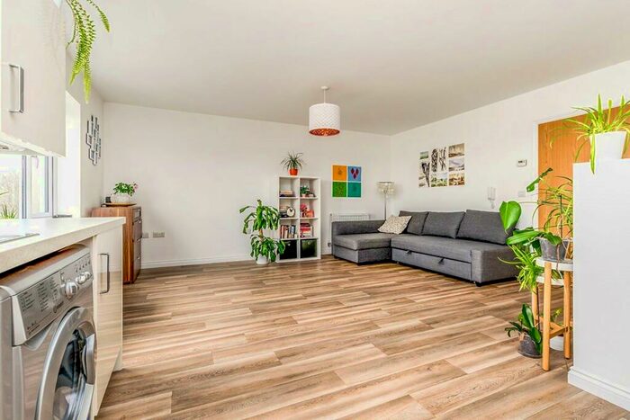 2 Bedroom Apartment To Rent In Holly Way, Leeds, West Yorkshire, LS14