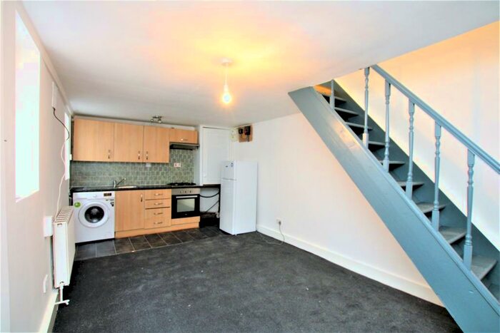 1 Bedroom Flat To Rent In Church Road, Hendon, NW4
