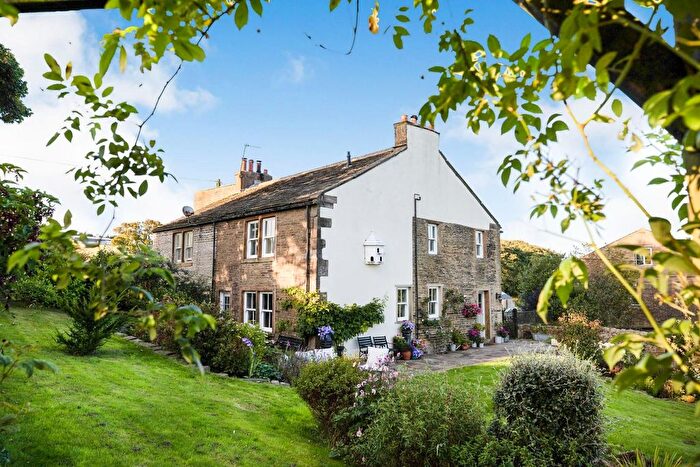 3 Bedroom Equestrian Property For Sale In Upper Pikeley Farm, Allerton, Bradford, BD15