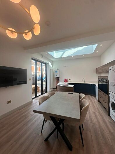 5 Bedroom Terraced House To Rent In Myrtle Grove, Newcastle Upon Tyne, NE2