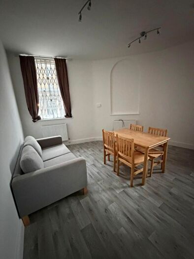 2 Bedroom Flat To Rent In Bolton Crescent, London, SE5