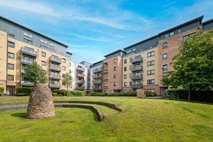2 Bedroom Flat To Rent In Hawkhill Close, Easter Road, Edinburgh, EH7