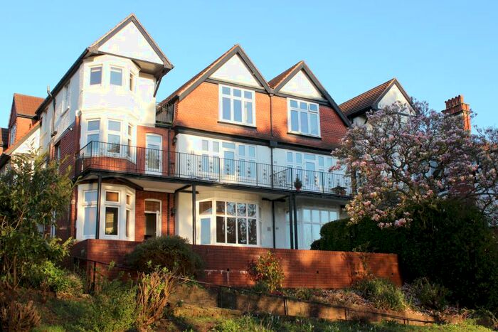 3 Bedroom Flat To Rent In Glan Y Llyn, Lake Road East, Roath Park, Cardiff, CF23