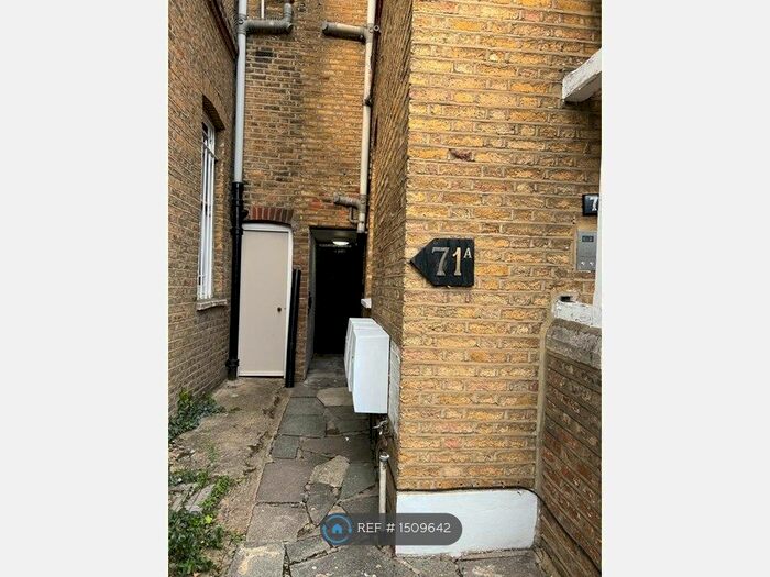 3 Bedroom Flat To Rent In Finsbury Park Road, London, N4
