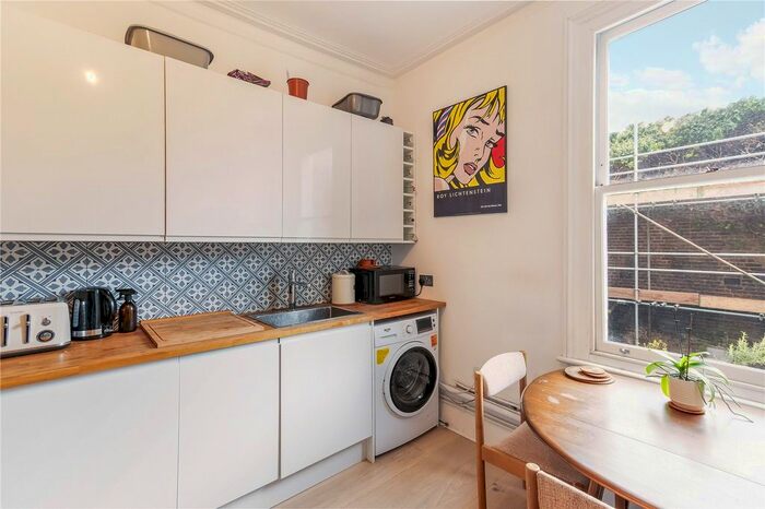 2 Bedroom Flat For Sale In Bawdale Road, East Dulwich, London, SE22