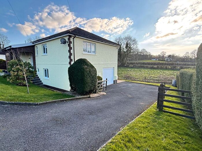 3 Bedroom Semi-Detached House For Sale In Bolahaul Road, Carmarthen, SA31