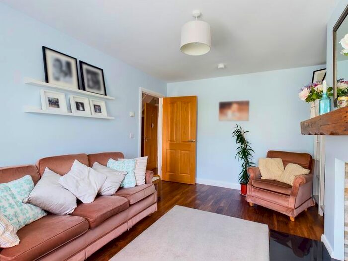 3 Bedroom Semi-Detached House For Sale In Brannock Court, Railway ...