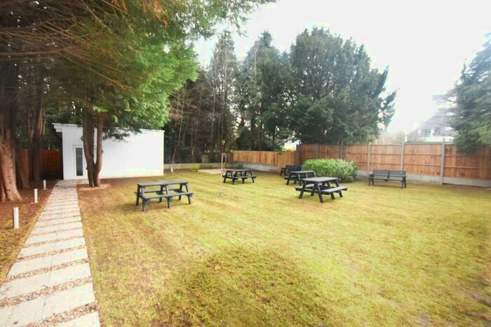 3 Bedroom Flat To Rent In Green Lane, CR8