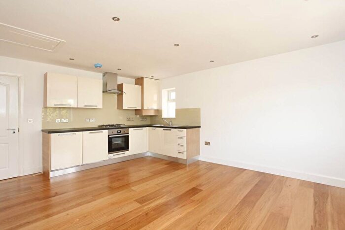 2 Bedroom Flat To Rent In Vivian Avenue, Hendon, London, NW4