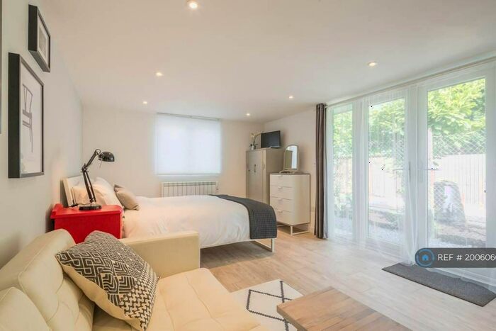 Studio To Rent In Mowbray Road, Cambridge, CB1